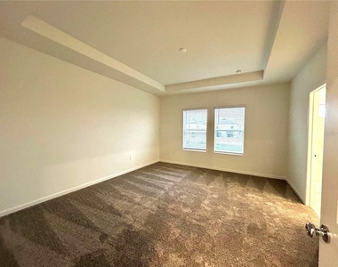 2943 Savoir Avenue - Photo Thumbnail 5