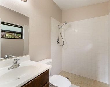 212 Homewood Drive - Photo Thumbnail 5