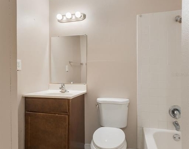 212 Homewood Drive - Photo Thumbnail 7