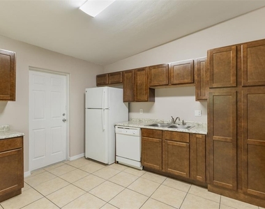 212 Homewood Drive - Photo Thumbnail 3