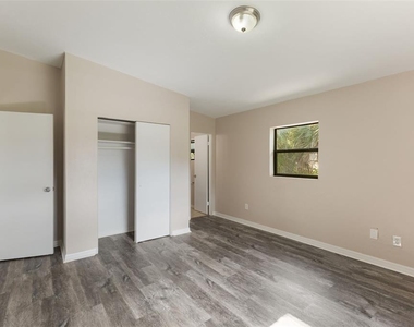 212 Homewood Drive - Photo Thumbnail 6