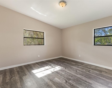 212 Homewood Drive - Photo Thumbnail 8