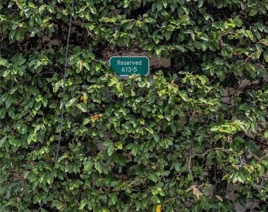 613 E Ridgewood Street - Photo Thumbnail 2