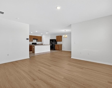 445 Panda Place - Photo Thumbnail 3