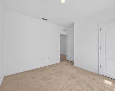 445 Panda Place - Photo Thumbnail 15