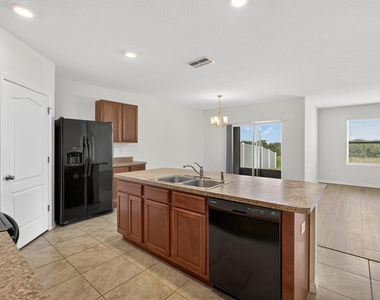 445 Panda Place - Photo Thumbnail 7