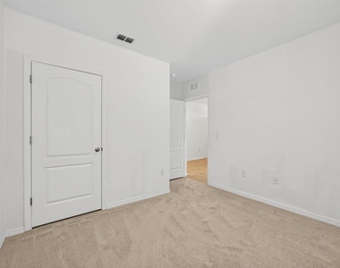 445 Panda Place - Photo Thumbnail 18
