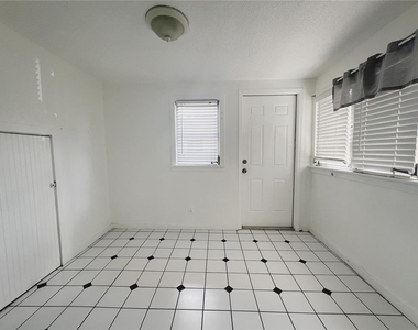 429 Ruth Ln - Photo Thumbnail 10