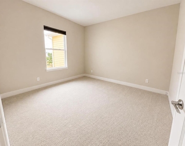 7917 Putting Green Way - Photo Thumbnail 5