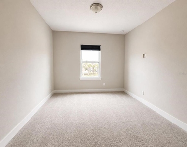 7917 Putting Green Way - Photo Thumbnail 7