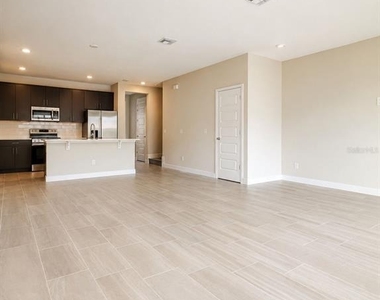 7917 Putting Green Way - Photo Thumbnail 2