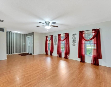 343 Michigan Ave - Photo Thumbnail 6