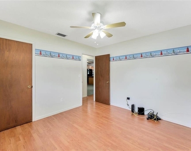 343 Michigan Ave - Photo Thumbnail 12