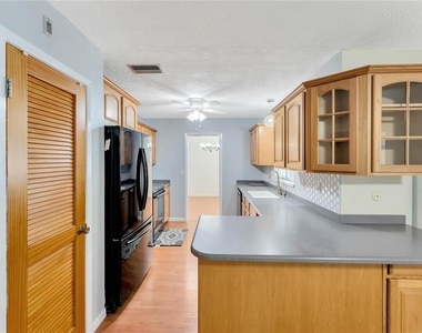 343 Michigan Ave - Photo Thumbnail 4