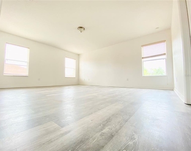 13631 Phoenix Drive - Photo Thumbnail 26