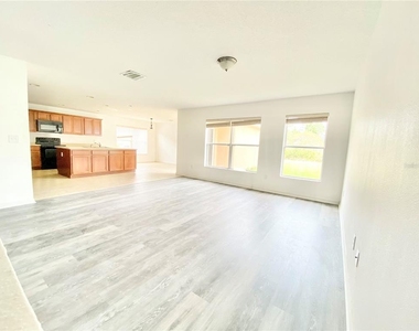 13631 Phoenix Drive - Photo Thumbnail 9