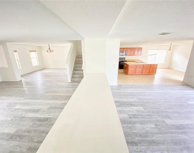 13631 Phoenix Drive - Photo Thumbnail 10