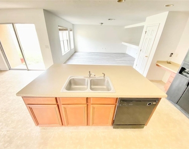 13631 Phoenix Drive - Photo Thumbnail 17