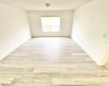 13631 Phoenix Drive - Photo Thumbnail 23