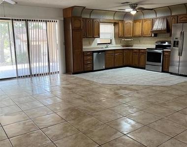 29 Miami Drive - Photo Thumbnail 5