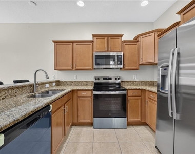 10709 Savannah Landing Circle - Photo Thumbnail 4