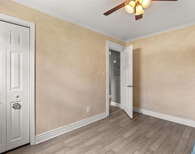 2120 Murdock Boulevard - Photo Thumbnail 8