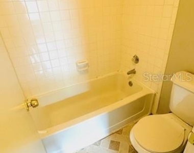 241 Afton Square - Photo Thumbnail 16