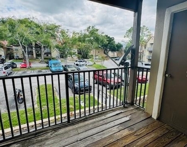 241 Afton Square - Photo Thumbnail 18