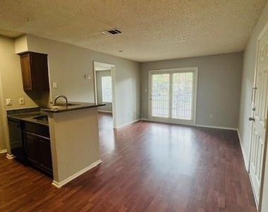 241 Afton Square - Photo Thumbnail 6
