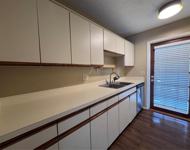 5343 Hansel Avenue - Photo Thumbnail 14