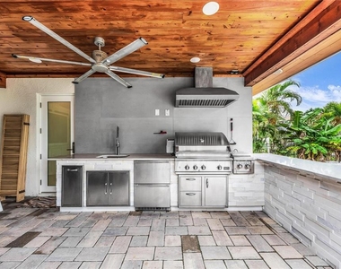 714 Norton Street - Photo Thumbnail 4