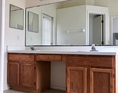12533 Darby Avenue - Photo Thumbnail 7