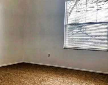 12533 Darby Avenue - Photo Thumbnail 13