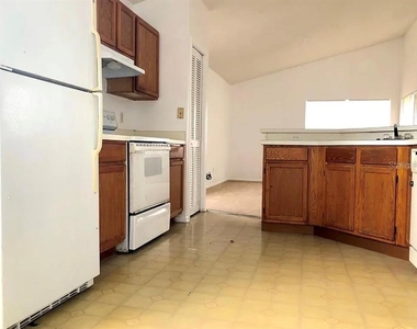 12533 Darby Avenue - Photo Thumbnail 10