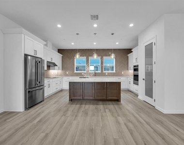 9305 Luminary Boulevard - Photo Thumbnail 15