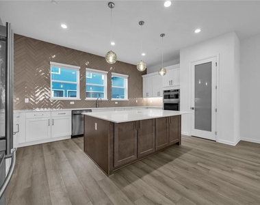9305 Luminary Boulevard - Photo Thumbnail 17