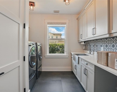 1620 Palm Avenue - Photo Thumbnail 34