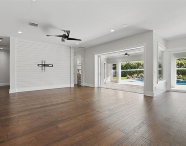 1620 Palm Avenue - Photo Thumbnail 6