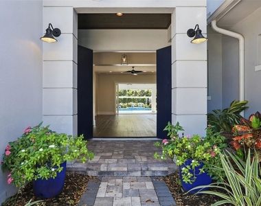 1620 Palm Avenue - Photo Thumbnail 3