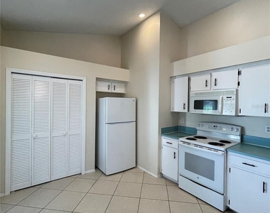 504 Lake Dexter Boulevard - Photo Thumbnail 3