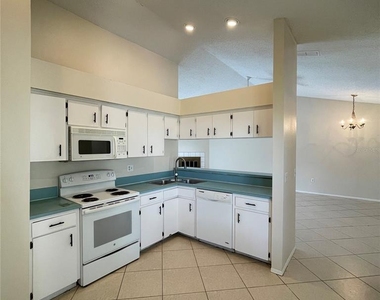 504 Lake Dexter Boulevard - Photo Thumbnail 4