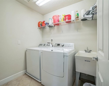 12129 Breda Lane - Photo Thumbnail 18