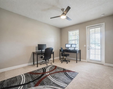 12129 Breda Lane - Photo Thumbnail 11