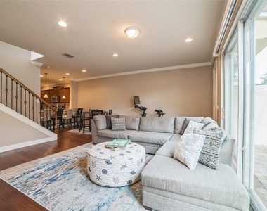 12129 Breda Lane - Photo Thumbnail 8