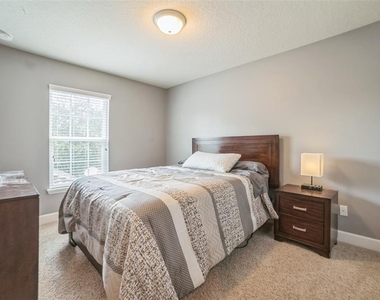 12129 Breda Lane - Photo Thumbnail 13