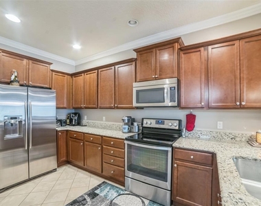 12129 Breda Lane - Photo Thumbnail 9