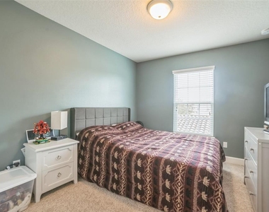 12129 Breda Lane - Photo Thumbnail 15