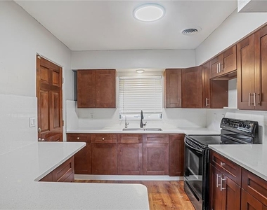 5518 Riviera Drive - Photo Thumbnail 5