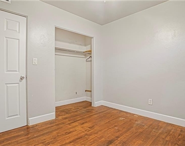 5518 Riviera Drive - Photo Thumbnail 18