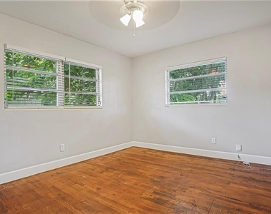5518 Riviera Drive - Photo Thumbnail 19